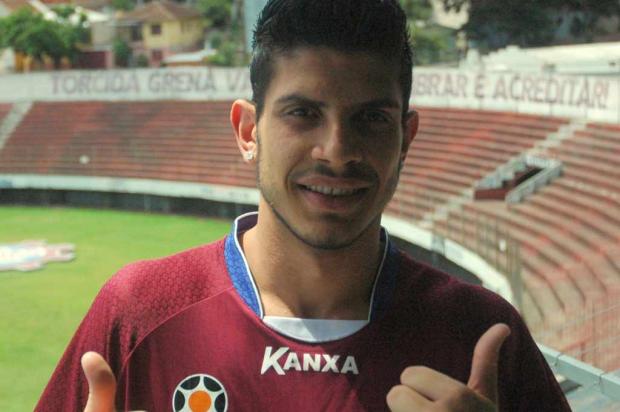 Centroavante é apresentado no Centenário e avisa: "Vou bem no jogo por cima" Geremias Orlandi, Divulgação/
