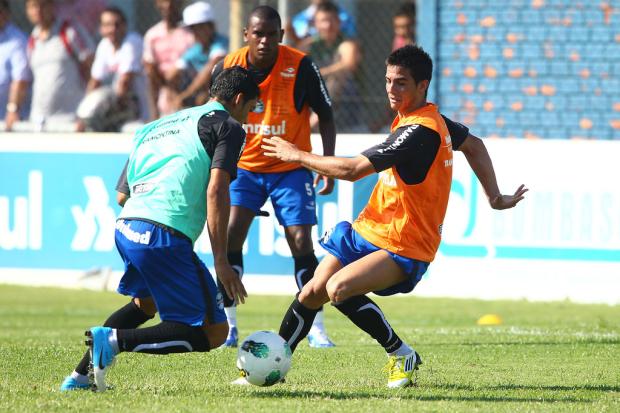 Em circuito intenso, Fábio Aurélio e Bertoglio voltam a treinar com bola Lucas Uebel, Grêmio/Divulgação/