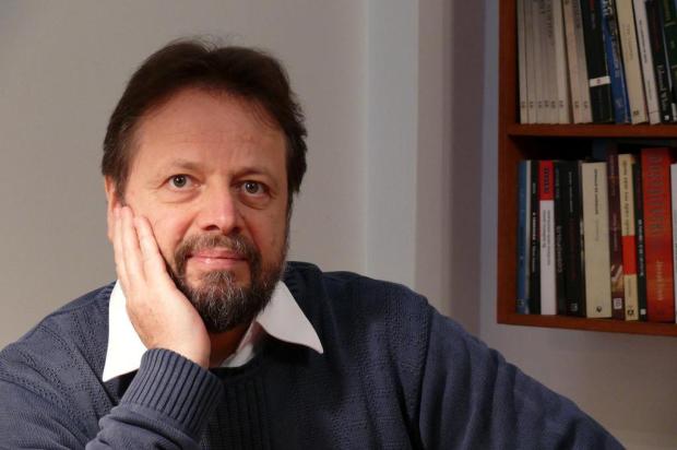 Cristovão Tezza será o homenageado da FestiPoa Literária 2013 Divulgação/Ver Descrição Cristovão Tezza será o homenageado da FestiPoa Literária 2013 Divulgação/Ver Descrição