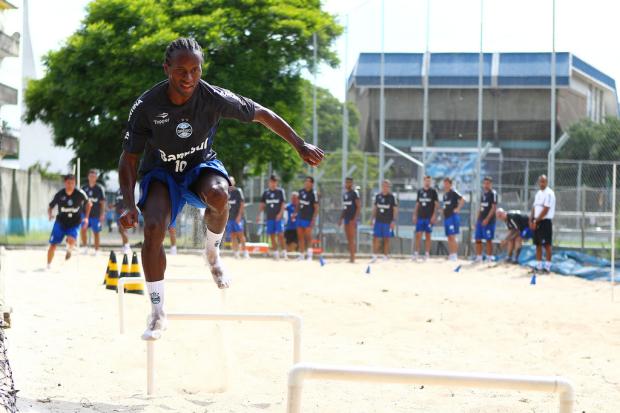 Grêmio reforça arranque e explosão muscular dos jogadores na caixa de areia Lucas Uebel, Grêmio/Divulgação/ Grêmio reforça arranque e explosão muscular dos jogadores na caixa de areia Lucas Uebel, Grêmio/Divulgação/