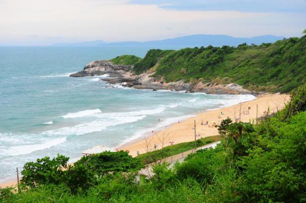 Praia do Pinho, em Balneário Camboriú, será sede de campeonato de surf naturista Marcos Porto/Agencia RBS