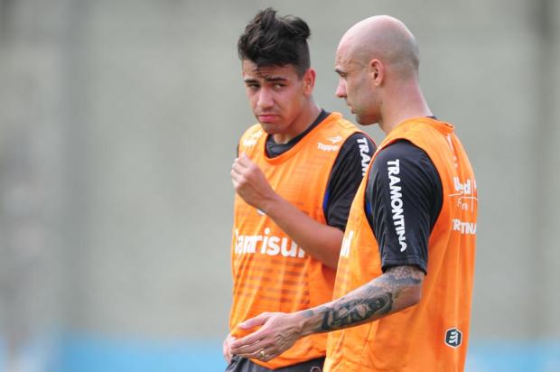 Luxemburgo testa zaga titular do Grêmio com Cris e Saimon Fernando Gomes/ Luxemburgo testa zaga titular do Grêmio com Cris e Saimon Fernando Gomes/
