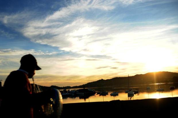 Lagoa da Conceição, Joaquina e Campeche: amanhecer de sol entre nuvens e belas imagens em Florianópolis Guto Kuerten/Agencia RBS