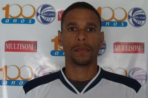 Em busca de experiência, São José anuncia o zagueiro Douglas EC São José/Divulgação/