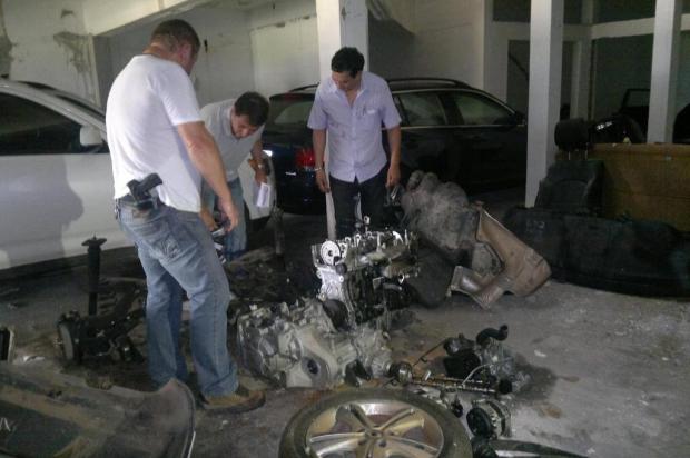 Polícia encontra depósito de carros roubados em Novo Hamburgo Álisson Coelho/Agencia RBS