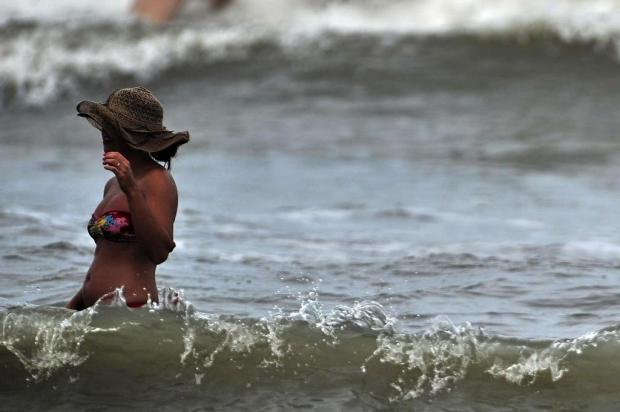 Calor levou famílias à praia na tarde desta segunda-feira no Litoral Norte Lauro Alves/Agencia RBS
