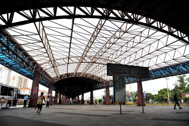 Terminal Triângulo ganha cobertura total na Zona Norte da Capital Lívia Stumpf/Agencia RBS Terminal Triângulo ganha cobertura total na Zona Norte da Capital Lívia Stumpf/Agencia RBS