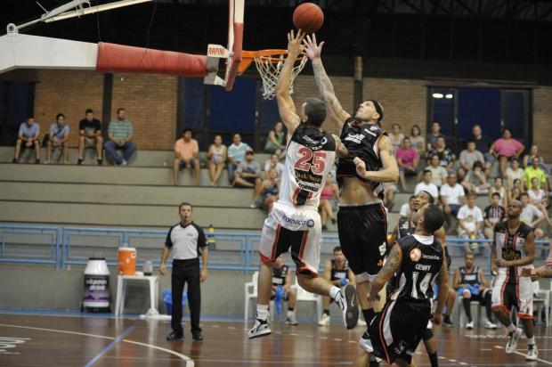 Basquete de Joinville perde para a Liga Sorocabana em casa  Leo Munhoz/Agencia RBS