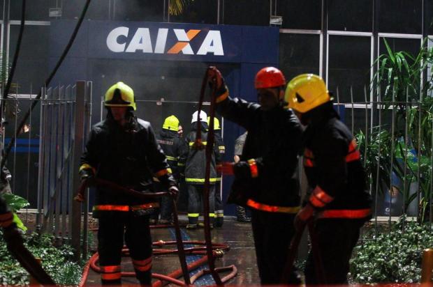 Incêndio atinge prédio da Caixa Econômica Federal em Porto Alegre Dani Barcellos/Especial Incêndio atinge prédio da Caixa Econômica Federal em Porto Alegre Dani Barcellos/Especial