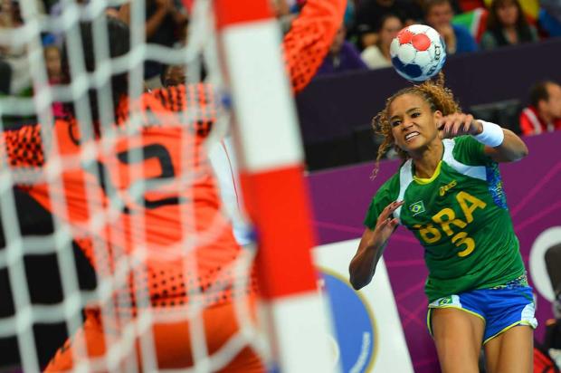 Brasileira Alexandra Nascimento é eleita a melhor jogadora de handebol do mundo Miguel Medina/AFP/ Brasileira Alexandra Nascimento é eleita a melhor jogadora de handebol do mundo Miguel Medina/AFP/