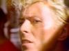 Nos anos 1980, Bowie atingiu seu segundo pico de popularidade no lançamento de Let's Dance. Sem tintura nos cabelos e com roupas mais comportadas, o músico ganha força com seus videoclipes, que eram exibidos na MTV