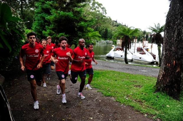 Em treino da tarde, jogadores do Inter correm em volta do Lago Negro Mauro Vieira/ Em treino da tarde, jogadores do Inter correm em volta do Lago Negro Mauro Vieira/