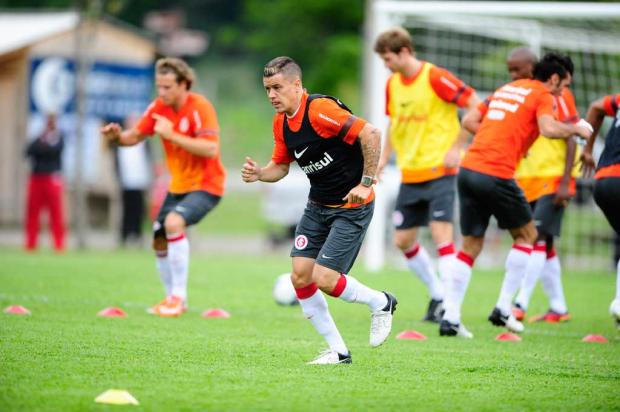 Com desgaste do campo do Gramadense, Inter treina na Vila Olímpica de Gramado Mauro Vieira/Agência RBS/ Com desgaste do campo do Gramadense, Inter treina na Vila Olímpica de Gramado Mauro Vieira/Agência RBS/