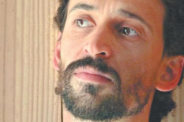 Julio Andrade vai viver o escritor Paulo Coelho em 'O Peregrino' Downtown/Divulgação Julio Andrade vai viver o escritor Paulo Coelho em 'O Peregrino' Downtown/Divulgação