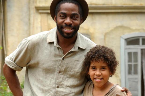 Elias foge de casa e sai em busca de Constância em 'Lado a Lado' João Cotta/TV Globo/Divulgação Elias foge de casa e sai em busca de Constância em 'Lado a Lado' João Cotta/TV Globo/Divulgação