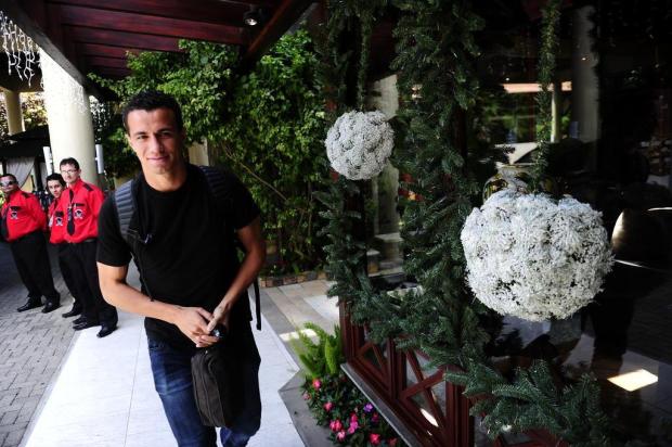 "Garanto que fico, por enquanto", diz Leandro Damião em chegada a Gramado Mauro vieira/Agência RBS