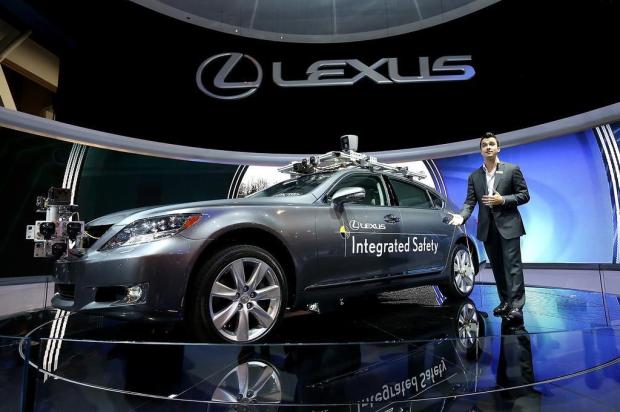 Conceito de automóvel sem motorista ganha força no Salão de Las Vegas JUSTIN SULLIVAN/GETTY IMAGES/ AFP Conceito de automóvel sem motorista ganha força no Salão de Las Vegas JUSTIN SULLIVAN/GETTY IMAGES/ AFP
