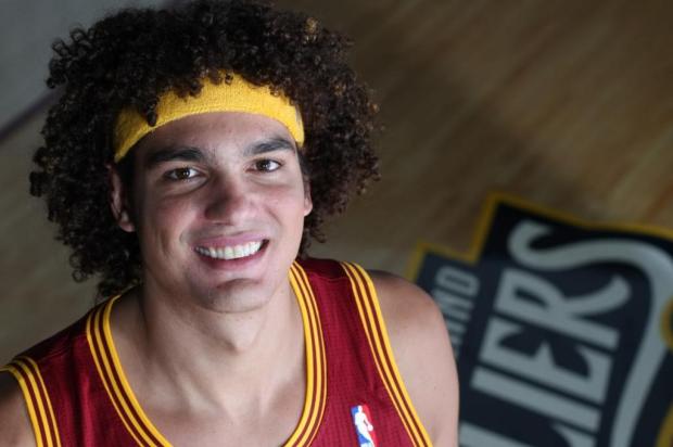 Anderson Varejão opera o joelho e só deve voltar em março MPC Rio/Divulgação Anderson Varejão opera o joelho e só deve voltar em março MPC Rio/Divulgação