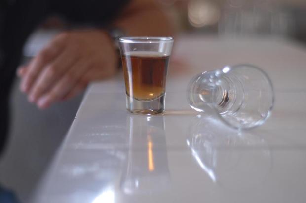 Especialista alerta que consumo excessivo de bebidas alcoólicas também prejudica sistema nervoso Pena Filho/Agencia RBS Especialista alerta que consumo excessivo de bebidas alcoólicas também prejudica sistema nervoso Pena Filho/Agencia RBS
