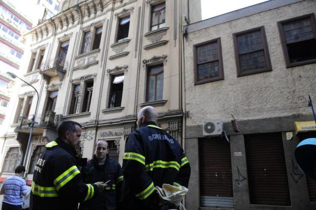 Incêndio atinge restaurante no centro de Porto Alegre Ricardo Duarte/Agencia RBS Incêndio atinge restaurante no centro de Porto Alegre Ricardo Duarte/Agencia RBS