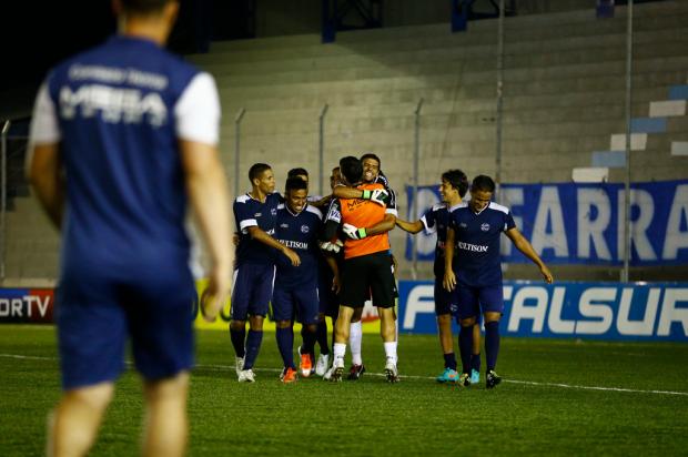 São José vence Cruzeiro nos pênaltis e está na final Félix Zucco/ São José vence Cruzeiro nos pênaltis e está na final Félix Zucco/