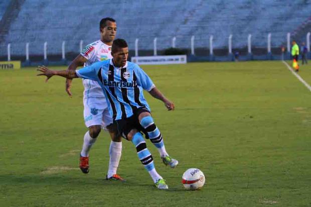 Com dois jogadores expulsos, Grêmio perde por 2 a 0 para o Espigão-RO Gustavo Sawada, Estadão Conteúdo/ Com dois jogadores expulsos, Grêmio perde por 2 a 0 para o Espigão-RO Gustavo Sawada, Estadão Conteúdo/