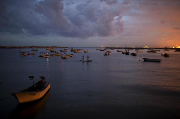 Cessar-fogo em Gaza ajuda, mas não salva pescadores Tyler Hicks/NYTNS Cessar-fogo em Gaza ajuda, mas não salva pescadores Tyler Hicks/NYTNS
