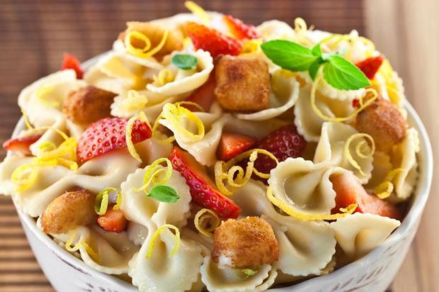 Salada de morango para refrescar Divulgação Selmi/Selmi Salada de morango para refrescar Divulgação Selmi/Selmi