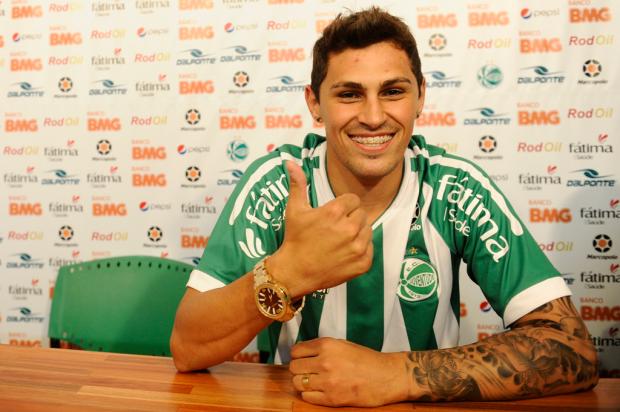 Mais experiente, lateral-esquerdo Romano retorna ao Alfredo Jaconi Maicon Damasceno/