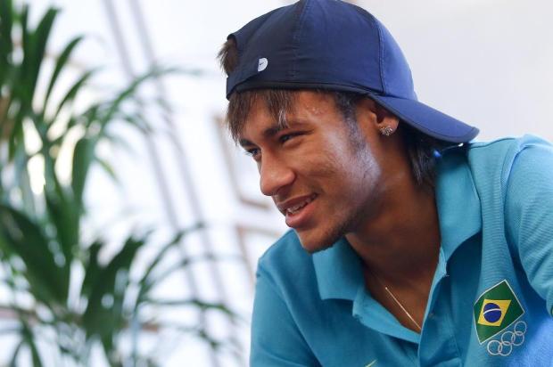 De volta ao Santos, Neymar encontra Montillo e elogia: 'É um craque' Alexandre Cassiano/TV Globo/Divulgação