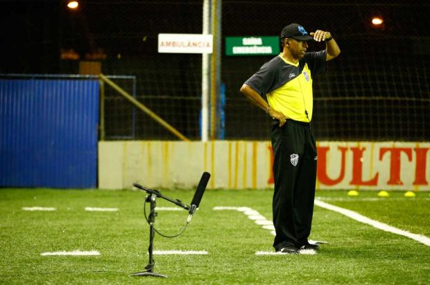 Sérgio Ramirez, o ex-camisa 6 da seleção uruguaia no comando do Santa Cruz Félix Zucco/Agência RBS/