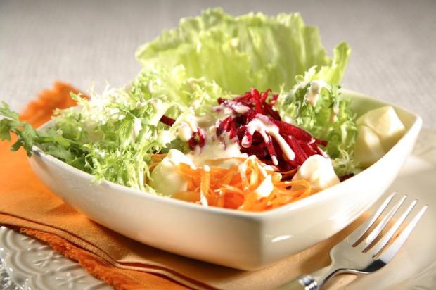 Saiba como evitar os sintomas da TPM consumindo alimentos apropriados Divulgação/Divulgação Saiba como evitar os sintomas da TPM consumindo alimentos apropriados Divulgação/Divulgação