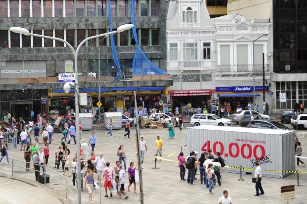 Manifestação no centro de Porto Alegre alerta contra a pesca de tubarão no litoral gaúcho Diego Vara/Agencia RBS