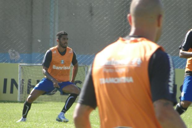 Ao lado de Cris, Vilson ocupa vaga de Saimon no time titular do Grêmio André Baibich/ Agência RBS/