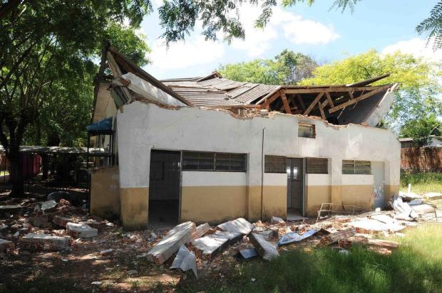 Parte de prédio de escola desaba em Santa Cruz do Sul Rodrigo Assmann/Gazeta do Sul/Especial Parte de prédio de escola desaba em Santa Cruz do Sul Rodrigo Assmann/Gazeta do Sul/Especial