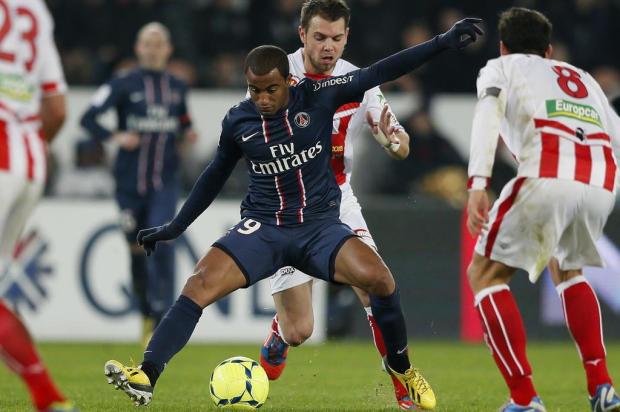 Lucas faz sua estreia na Liga dos Campeões pelo PSG KENZO TRIBOUILLARD/AFP