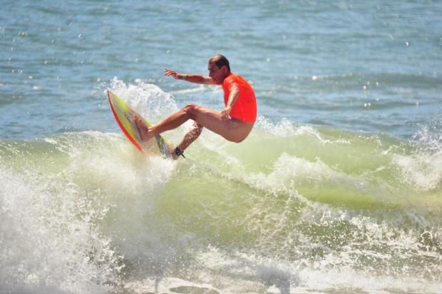 Campeonato de surfe naturista agita as areias da Praia do Pinho Marcos Porto/Agencia RBS