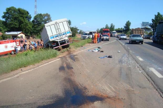 Casal morre e filha de oito anos fica ferida em acidente na BR-386 Divulgação/Polícia Rodoviária Federal Casal morre e filha de oito anos fica ferida em acidente na BR-386 Divulgação/Polícia Rodoviária Federal