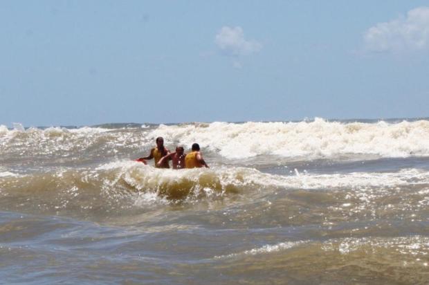 Salva-vidas alertam veranistas: não subestimem o mar Comunicação Social/Divulgação/Brigada Militar