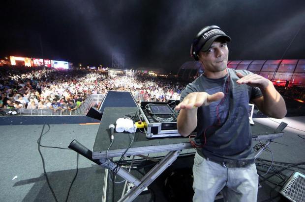 DJ Fabrício Peçanha encerra o Planeta Atlântida 2013 em Santa Catarina Cristiano Estrela/Agencia RBS DJ Fabrício Peçanha encerra o Planeta Atlântida 2013 em Santa Catarina Cristiano Estrela/Agencia RBS