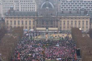Manifestação francesa fecha o metrô e expõe um país em crise, afirma professor gaúcho em Paris MIGUEL MEDINA/AFP Manifestação francesa fecha o metrô e expõe um país em crise, afirma professor gaúcho em Paris MIGUEL MEDINA/AFP