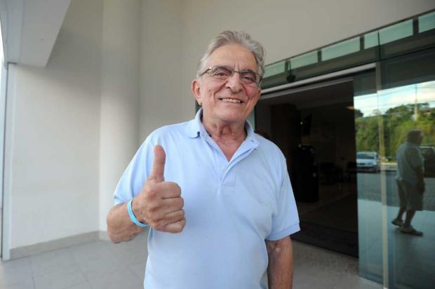 Napoli anuncia seis meses, mas Koff garante contrato de Vargas por um ano Flávio Neves/Agência RBS/ Napoli anuncia seis meses, mas Koff garante contrato de Vargas por um ano Flávio Neves/Agência RBS/