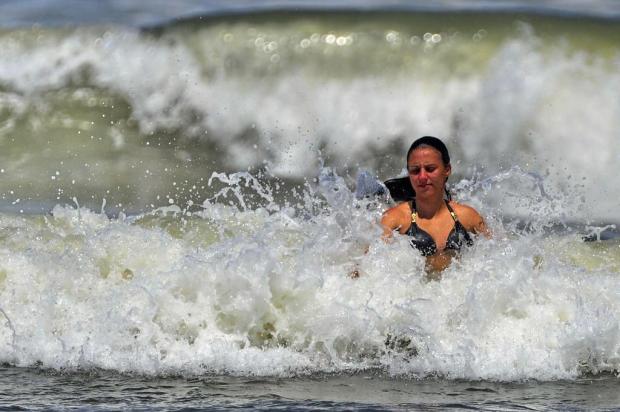 Final de semana teve mar com água clara e morna no Litoral Norte Lauro Alves/Agencia RBS Final de semana teve mar com água clara e morna no Litoral Norte Lauro Alves/Agencia RBS