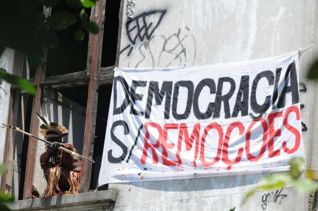 Índios tentam impedir desocupação e demolição de prédio histórico no Rio FÁBIO TEIXEIRA/Estadão Conteúdo