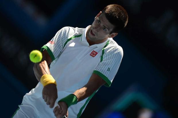 Djokovic vence francês em sets diretos na estreia no Aberto da Austrália GREG WOOD / AFP/