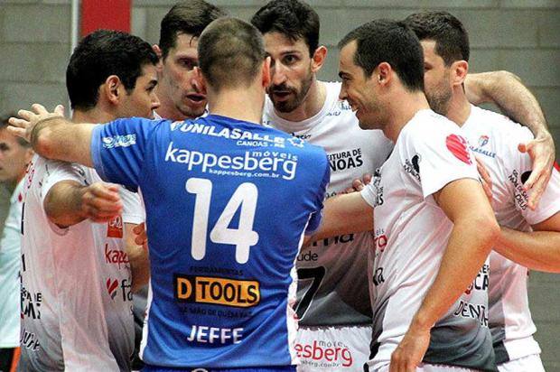 Canoas vence o Juiz de Fora e encerra o primeiro turno em quarto lugar Fernando Potrick | Divulgação Móveis Kappesberg/Canoas/ Canoas vence o Juiz de Fora e encerra o primeiro turno em quarto lugar Fernando Potrick | Divulgação Móveis Kappesberg/Canoas/