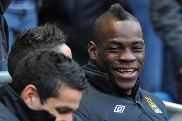 Técnico da seleção italiana sai em defesa de Mario Balotelli PAUL ELLIS/AFP