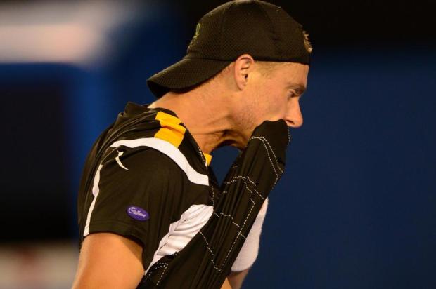 Em casa, Hewitt é eliminado por Tipsarevic na estreia do Aberto da Austrália GREG WOOD/AFP Em casa, Hewitt é eliminado por Tipsarevic na estreia do Aberto da Austrália GREG WOOD/AFP
