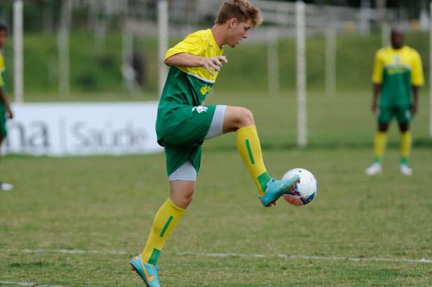 Jovem meia Yann, 17 anos, espera novas oportunidades apó bom desempenho na final da Copa Centenário Porthus Junior, Agência RBS/
