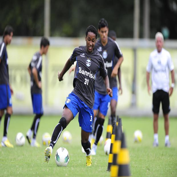 Meia Guilherme Biteco deixa o Grêmio e viaja para se apresentar ao Hoffenheim Ricardo Duarte/Agencia RBS Meia Guilherme Biteco deixa o Grêmio e viaja para se apresentar ao Hoffenheim Ricardo Duarte/Agencia RBS